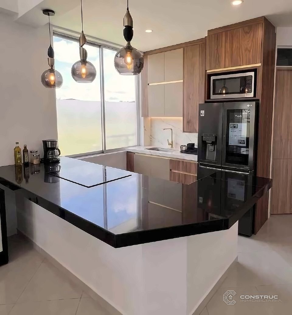 American-style kitchen with bar – Sendero del Sol